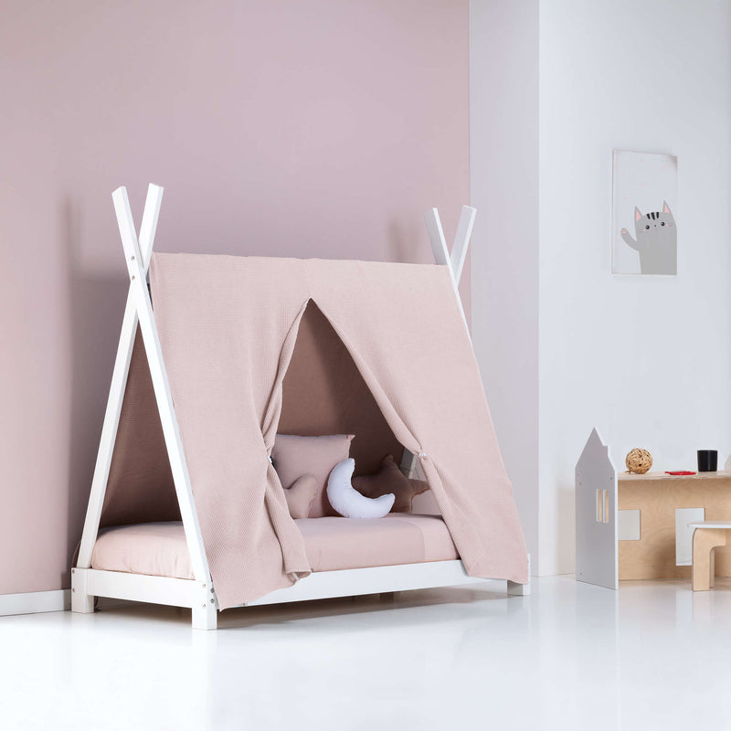 cama montessori con tipi rosa para niñas