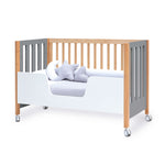 Cuna-cama con ruedas para bebés en madera y gris