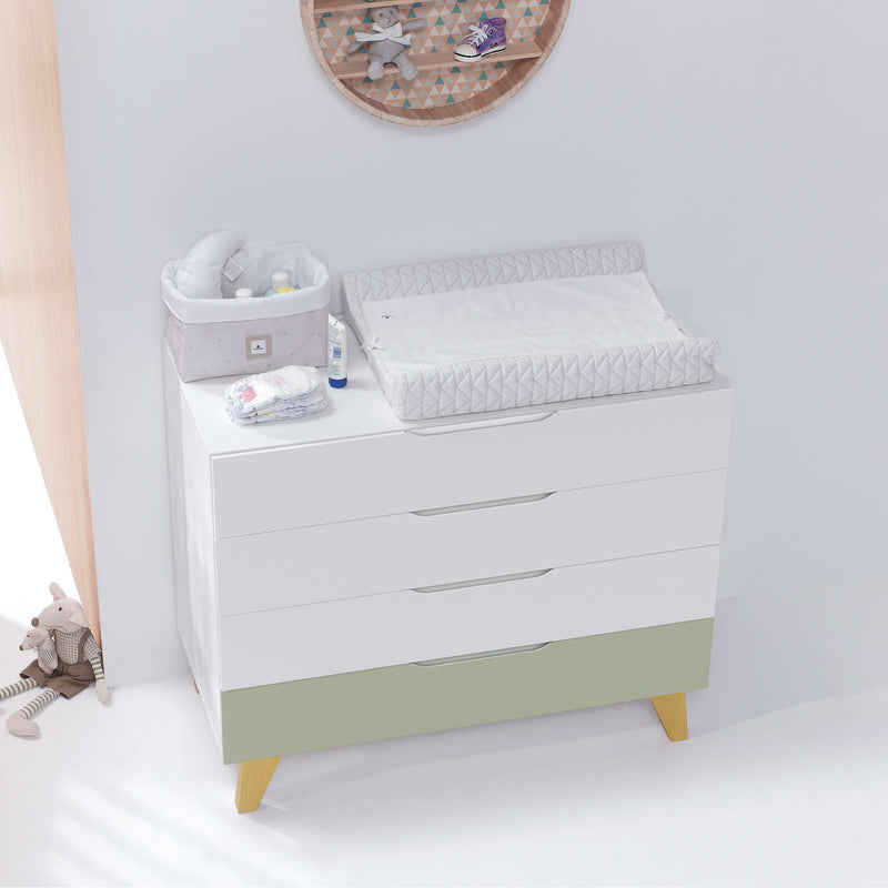 Cómoda bebé (4 cajones) con patas de madera · Nomad D247R