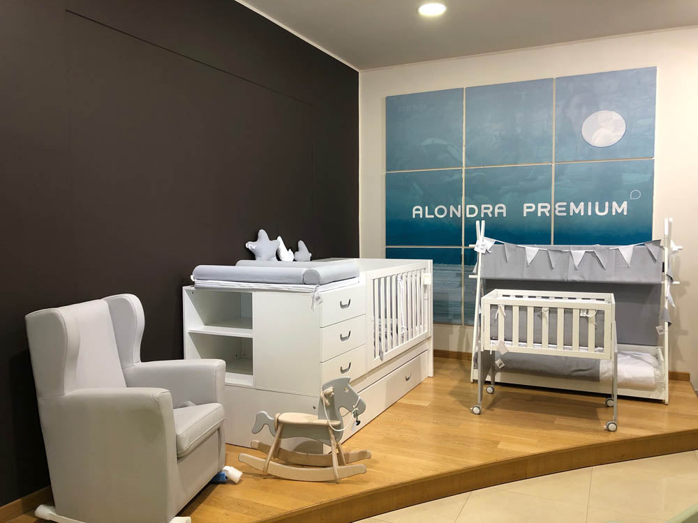 Espacios Alondra con cuna convertible y cama montessori