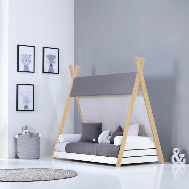 Cama Montessori a nivel de suelo con techado y textil en gris marengo