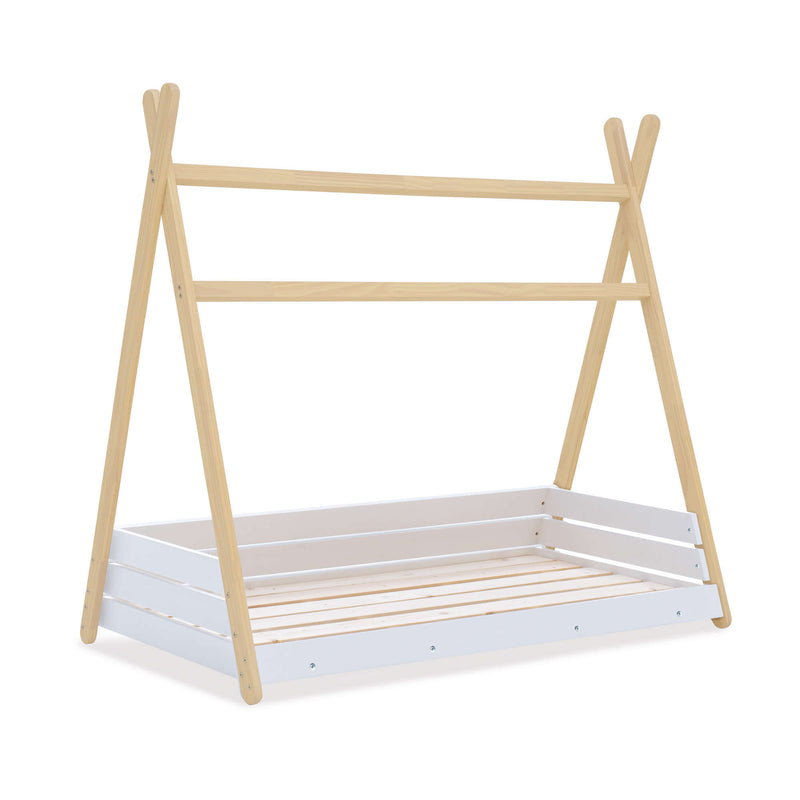 Estructura de cama infantil Montessori con forma de cabaña en madera y blanco