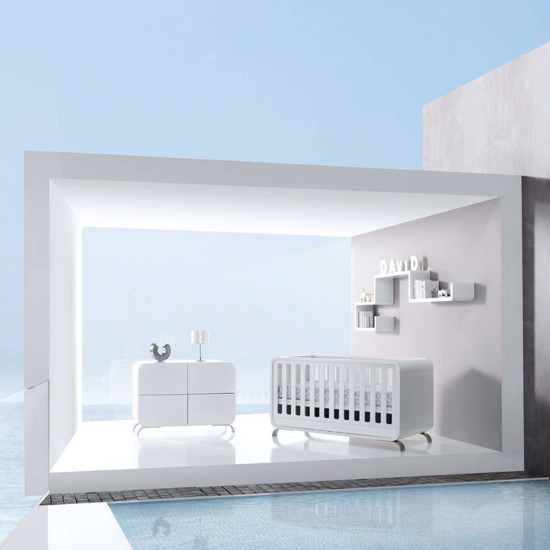 Habitación estilo nórdico con cómoda blanca de 4 cajones