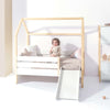 cuna casita Montessori de madera, con tobogán para juegos y diseño educativo para niños