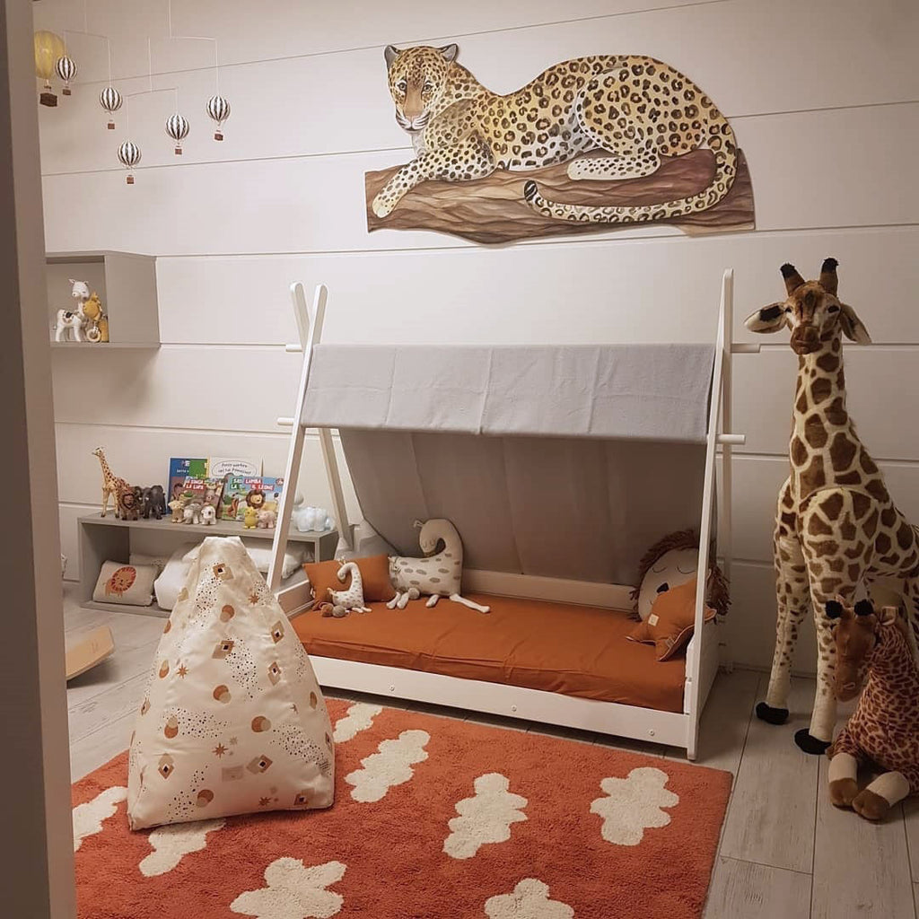 Habitación infantil Montessori estilo jungla con cama Homy Carezza