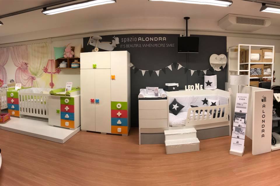 Exposición de mobiliario infantil de Alondra en L'arcobaleno