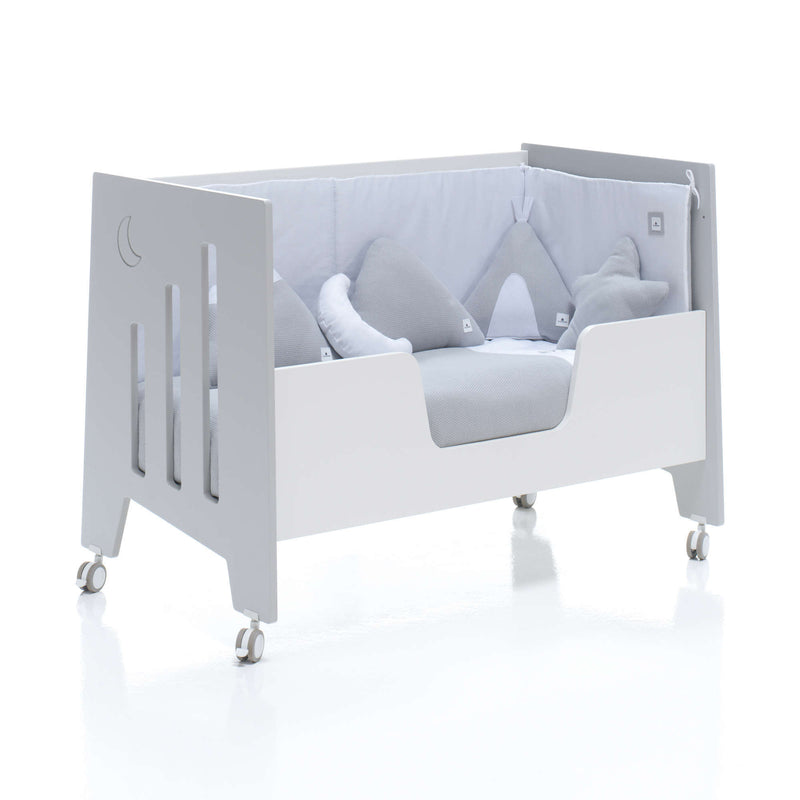 Cuna colecho OMNI 5 en 1 convertible en cama infantil con barrera de seguridad