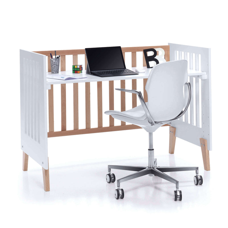 Cuna bebé y escritorio 2 en 1 NEXOR lacado en blanco mate y barrera color madera