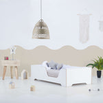 Camita infantil a ras del suelo con colchón y set de cojines decorativos