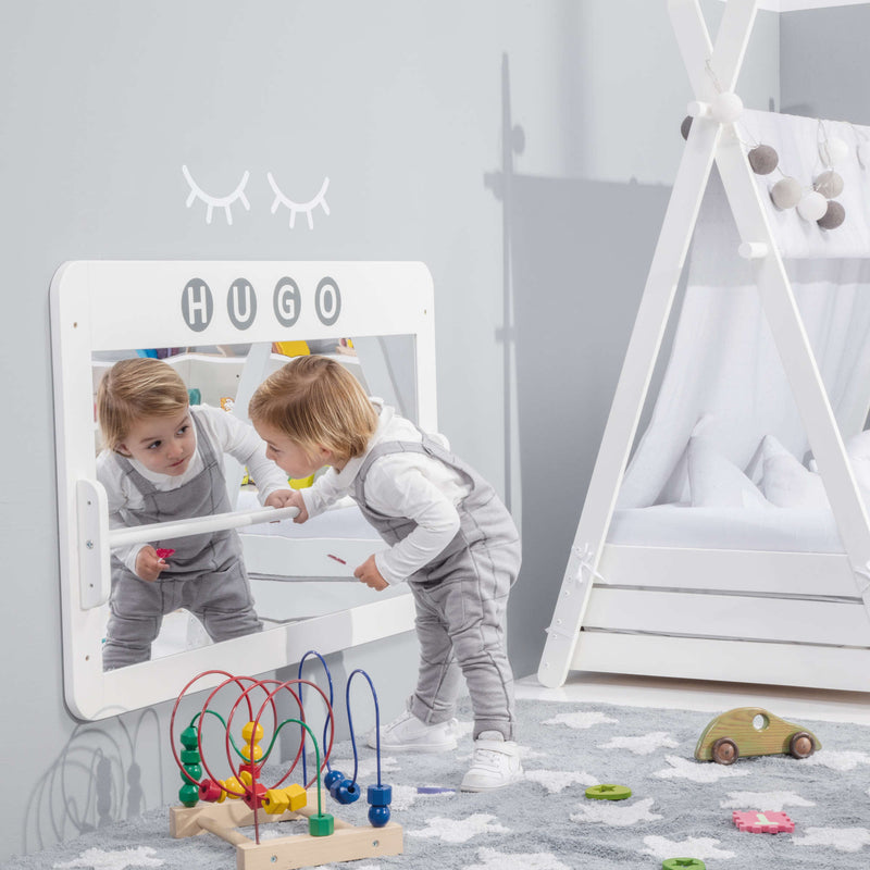 Habitación Montessori con espejo de metracrilato para bebés